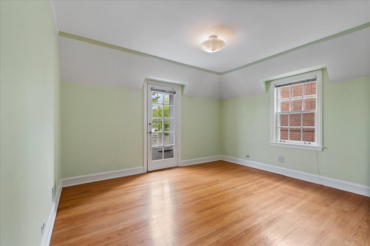 2925 West Greenleaf Avenue Chicago IL 60645
