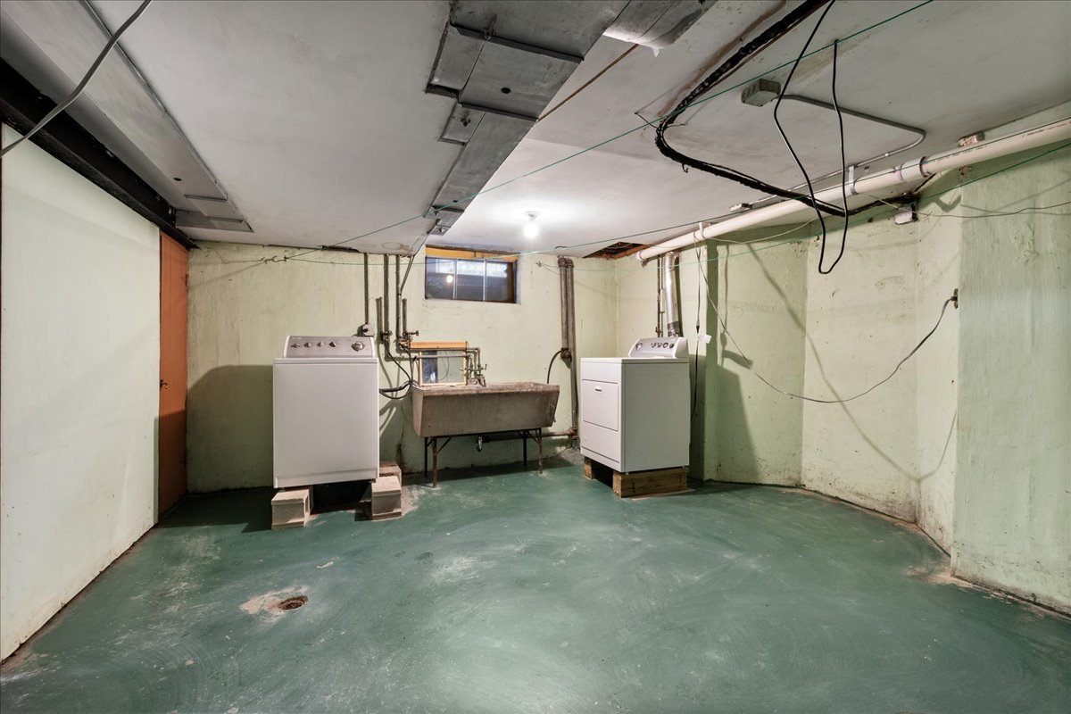 2925 West Greenleaf Avenue Chicago IL 60645