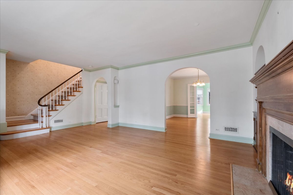 2925 West Greenleaf Avenue Chicago IL 60645