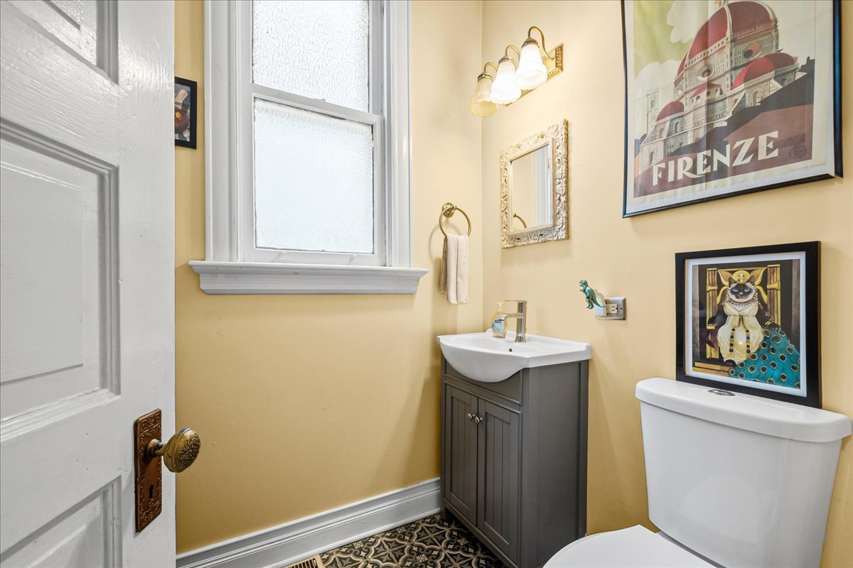 1842 West Greenleaf Avenue Chicago IL 60626