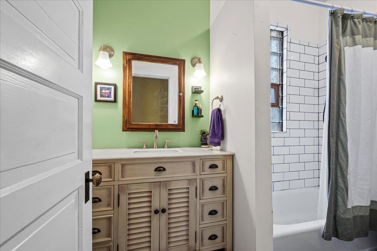 1842 West Greenleaf Avenue Chicago IL 60626