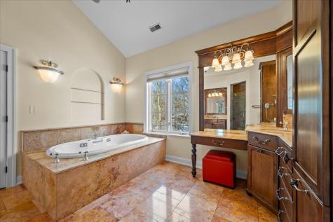 697 Bluff Road Lake Bluff IL 60044