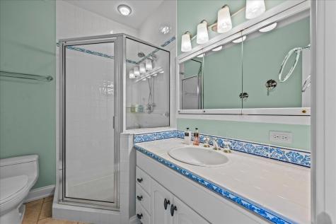 697 Bluff Road Lake Bluff IL 60044