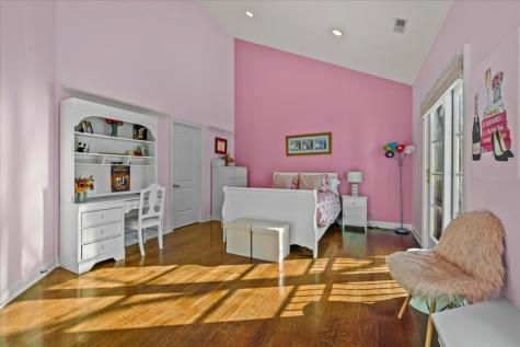 697 Bluff Road Lake Bluff IL 60044