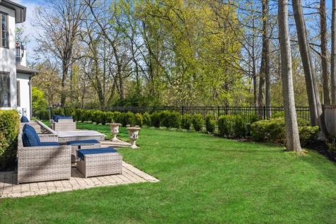 697 Bluff Road Lake Bluff IL 60044