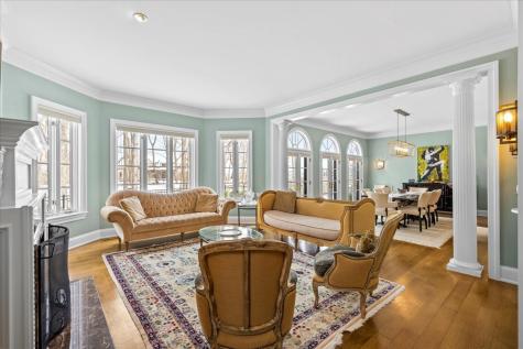 697 Bluff Road Lake Bluff IL 60044