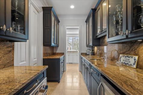 697 Bluff Road Lake Bluff IL 60044