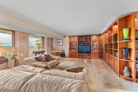 1200 Regency Lane Lake Forest IL 60045