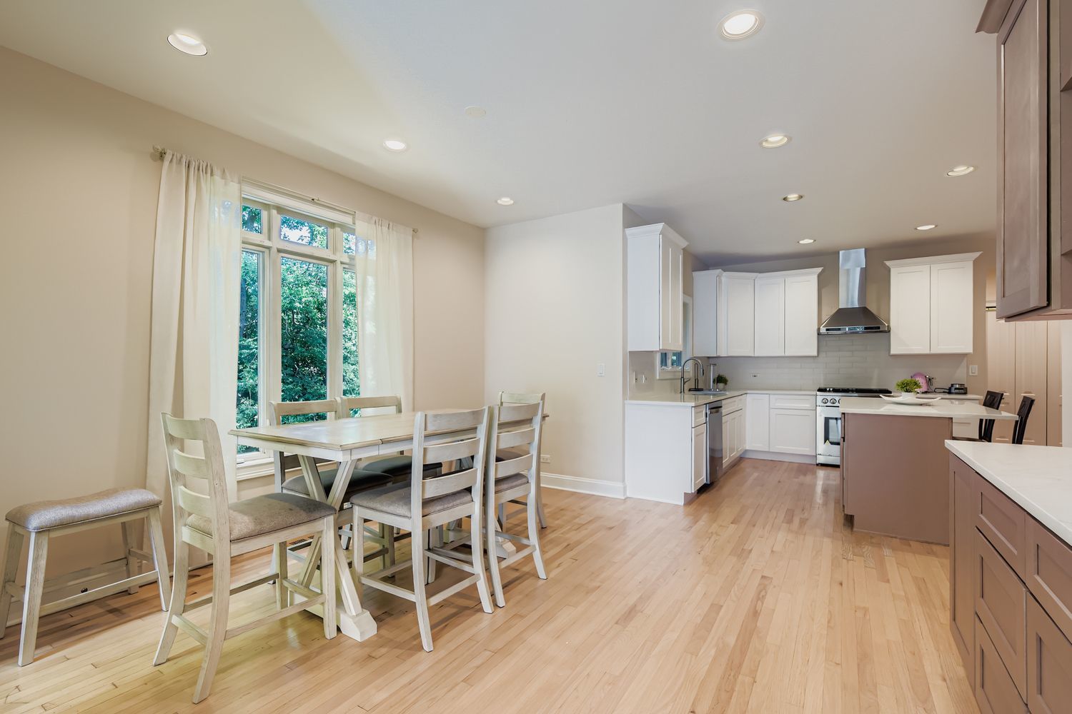 6441 Blackhawk Trail Indian Head Park IL 60525