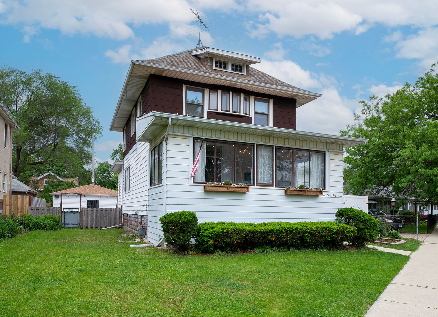 4154 North Dickinson Avenue Chicago IL 60641