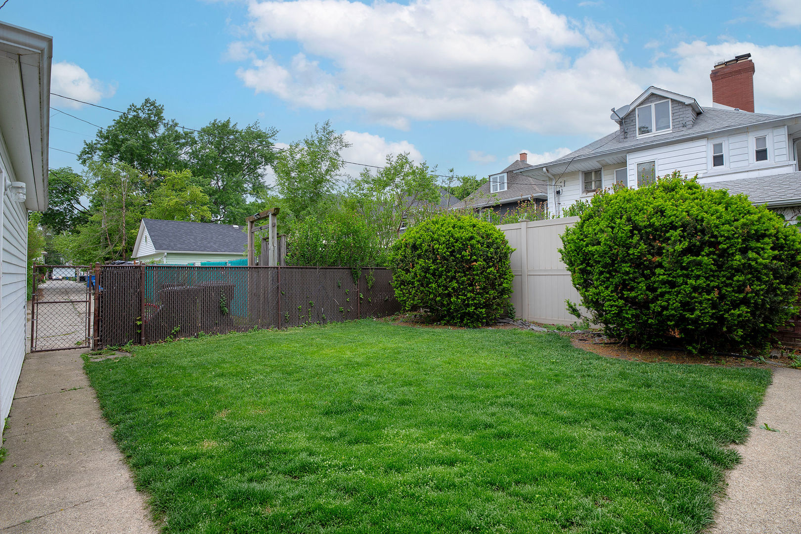 4154 North Dickinson Avenue Chicago IL 60641