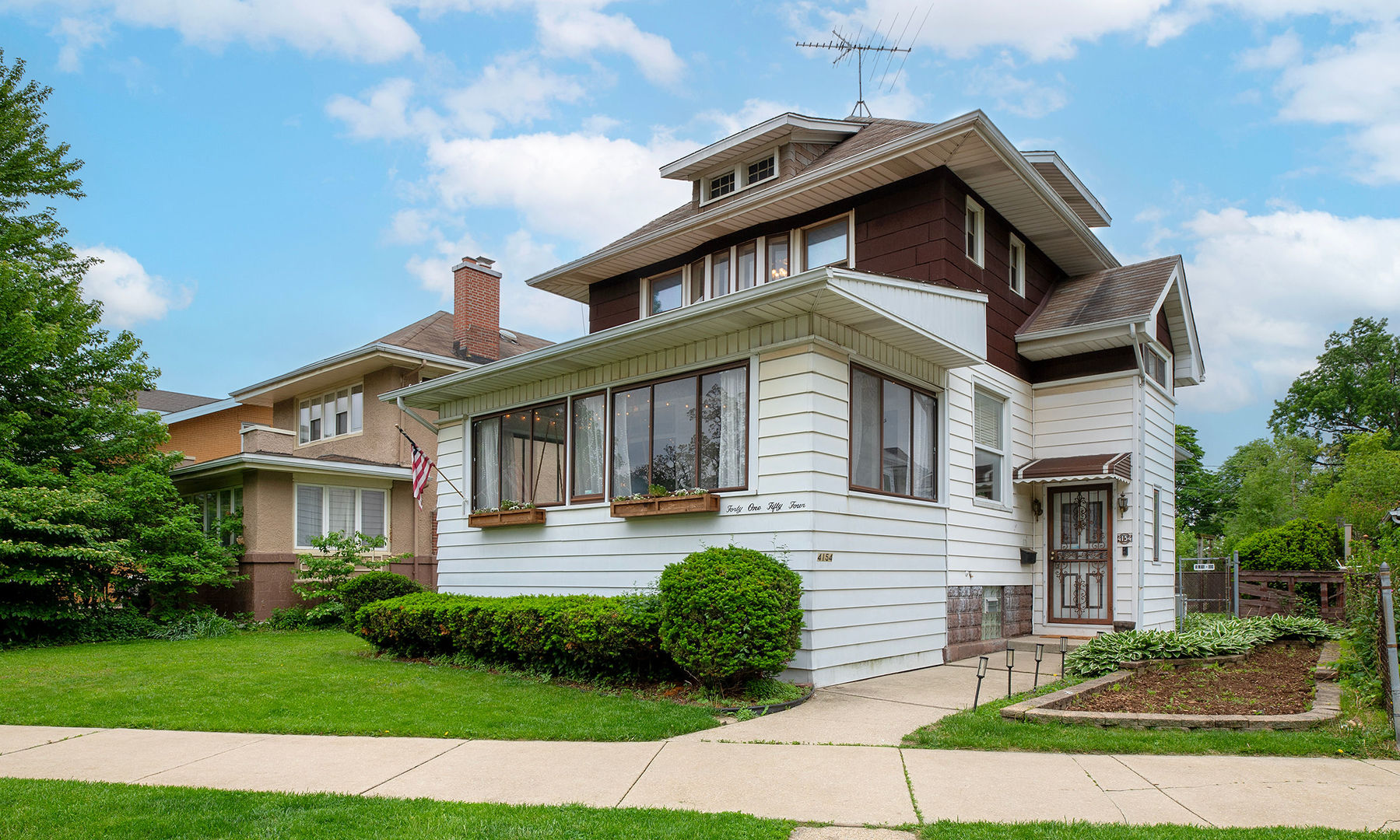 4154 North Dickinson Avenue Chicago IL 60641