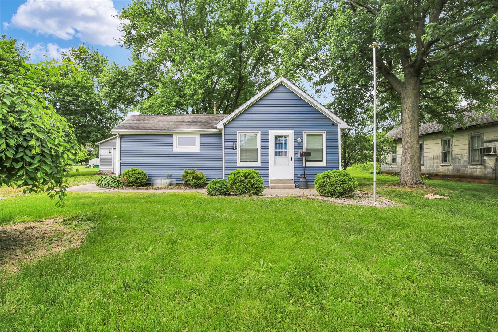 506 East Richardson Farmer City IL 61842