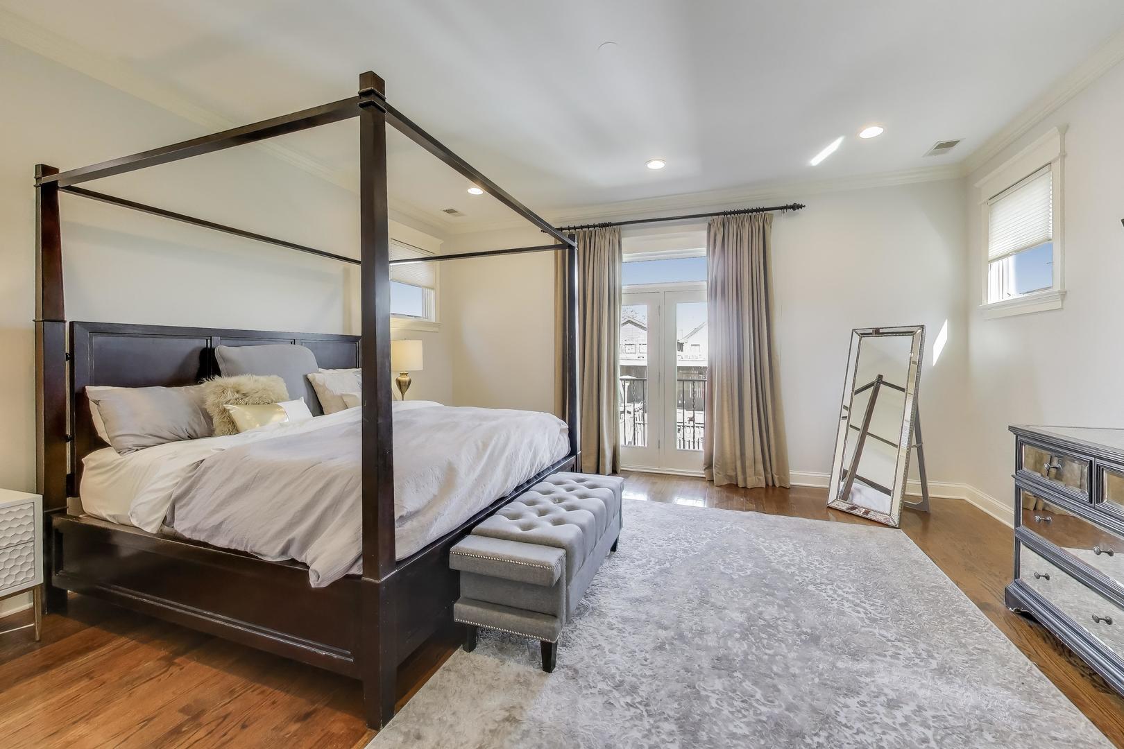 2118 West Melrose Street Chicago IL 60618