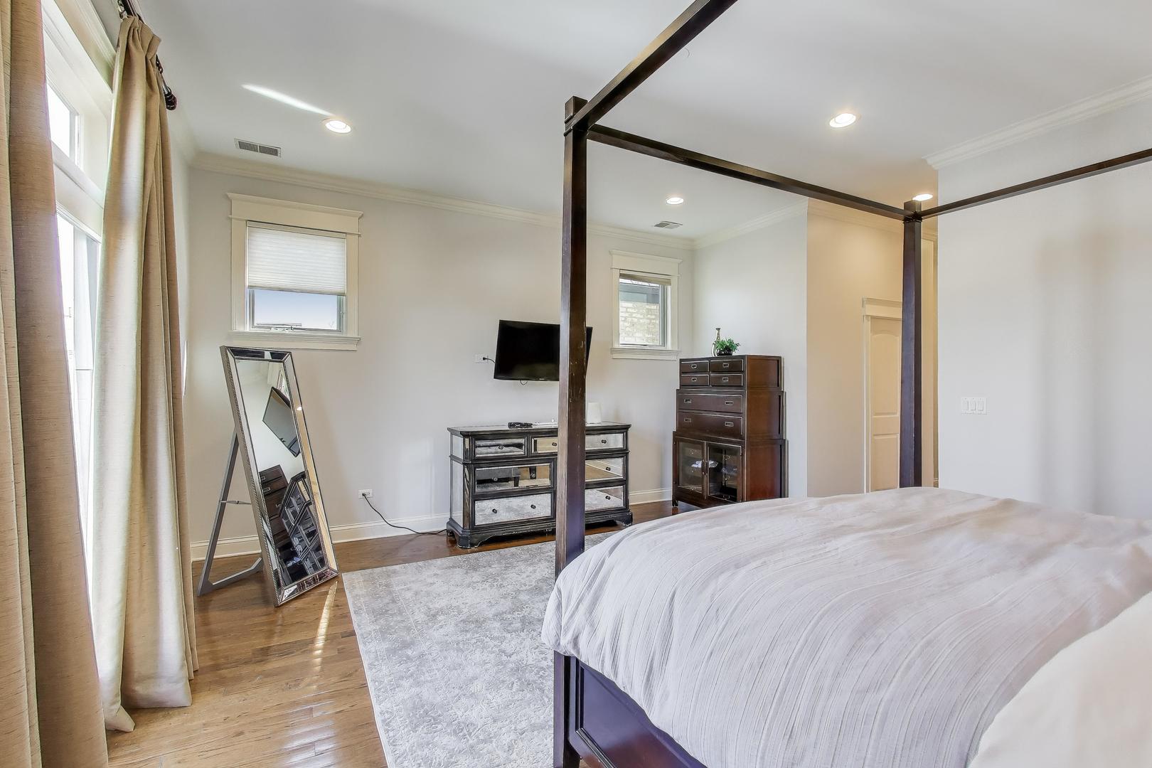 2118 West Melrose Street Chicago IL 60618