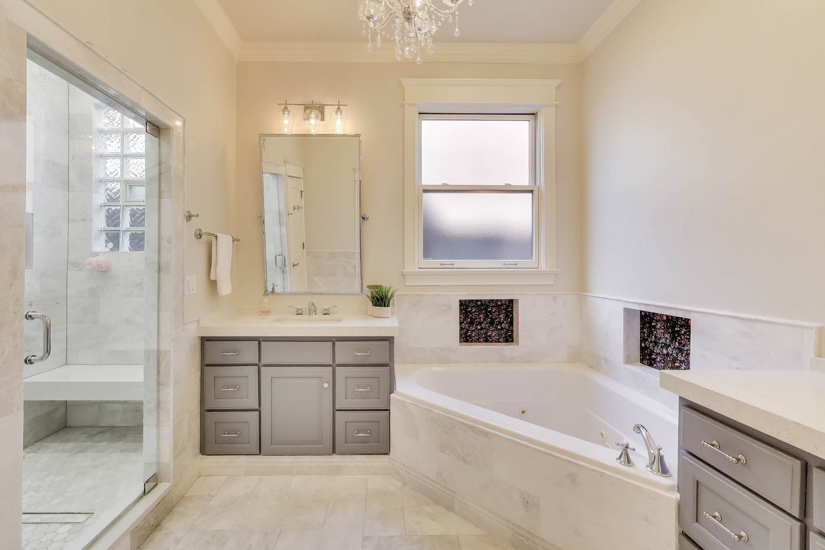 2118 West Melrose Street Chicago IL 60618