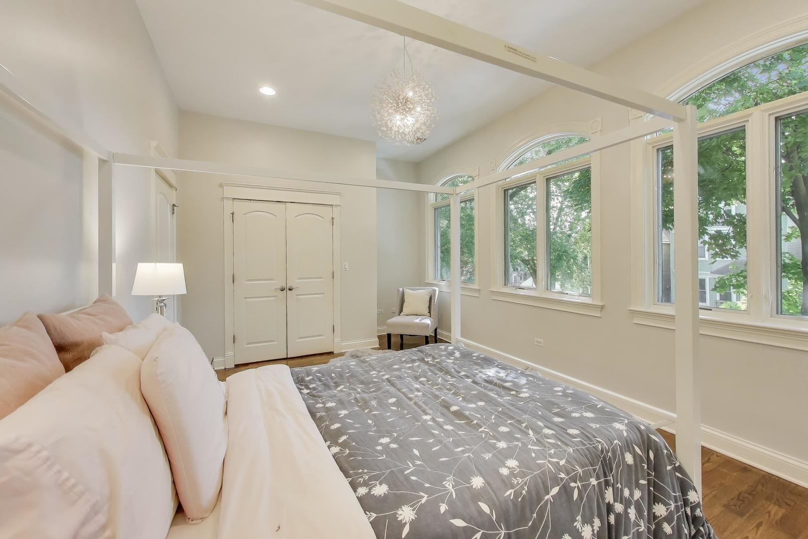 2118 West Melrose Street Chicago IL 60618