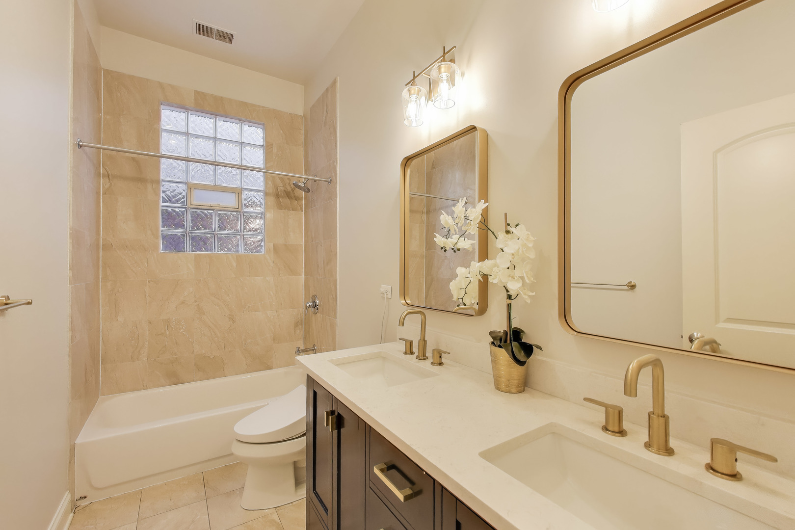 2118 West Melrose Street Chicago IL 60618