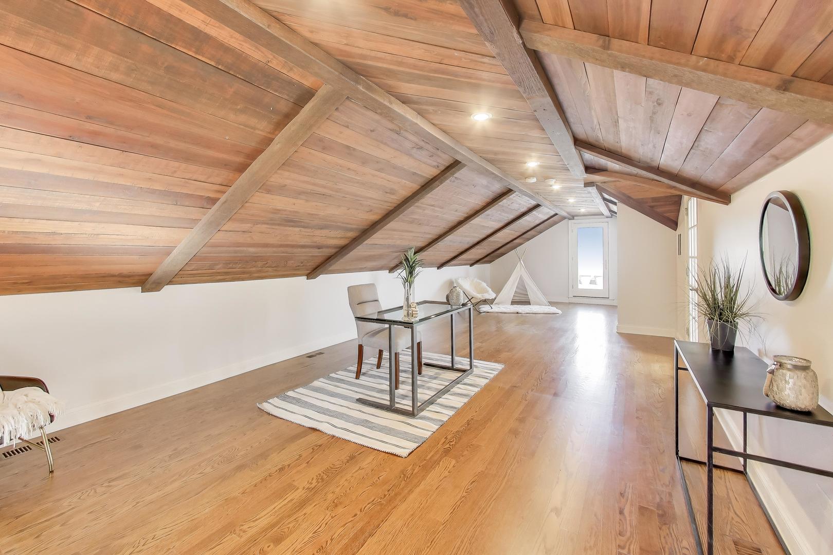 2118 West Melrose Street Chicago IL 60618