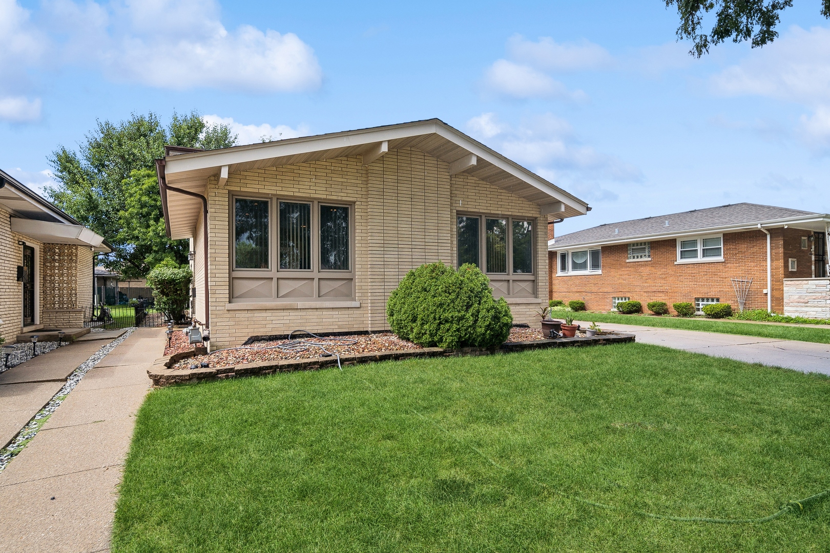 8918 South Francisco Avenue Evergreen Park IL 60805