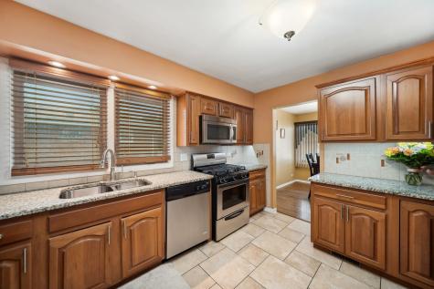 8918 South Francisco Avenue Evergreen Park IL 60805