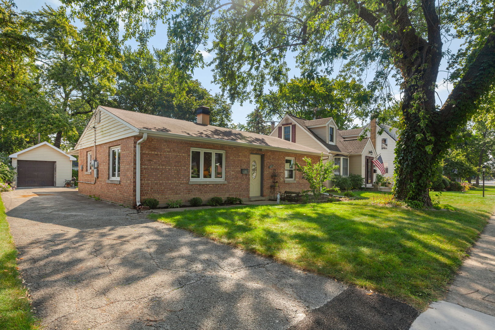 827 North Walnut Avenue Arlington Heights IL 60004