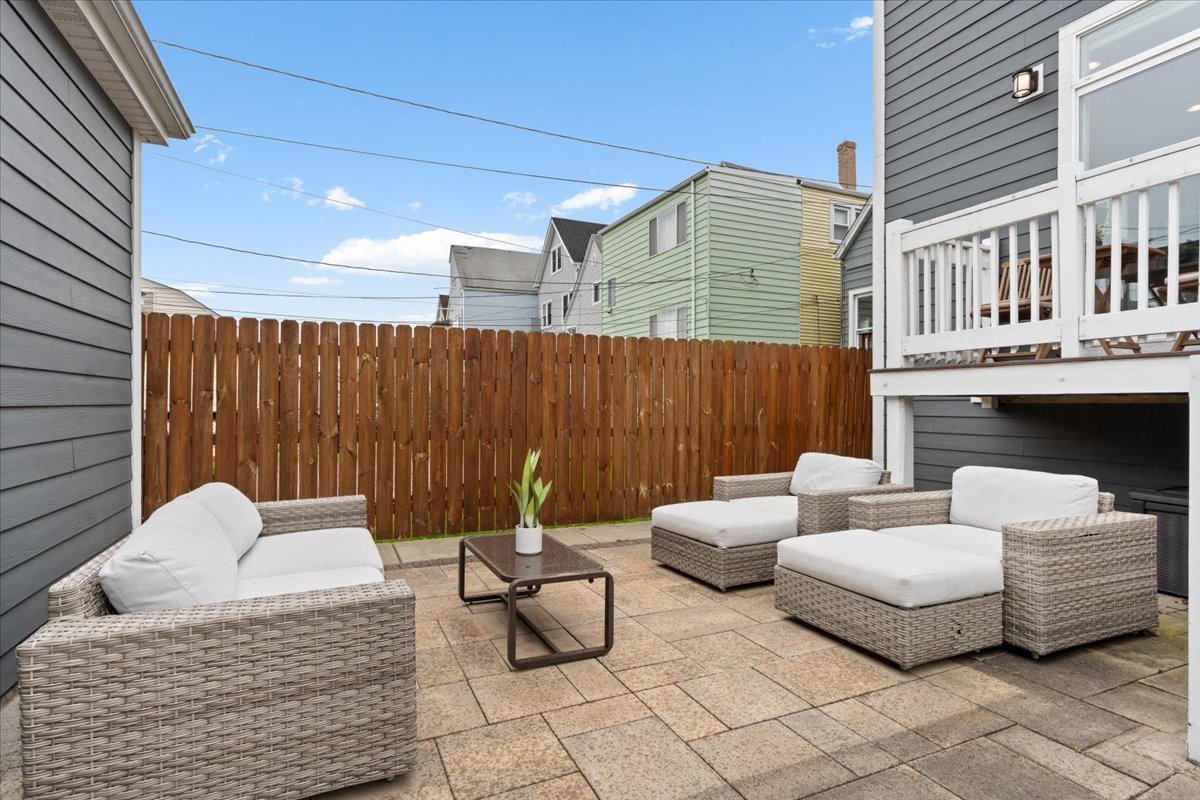 3510 West Melrose Street Chicago IL 60618