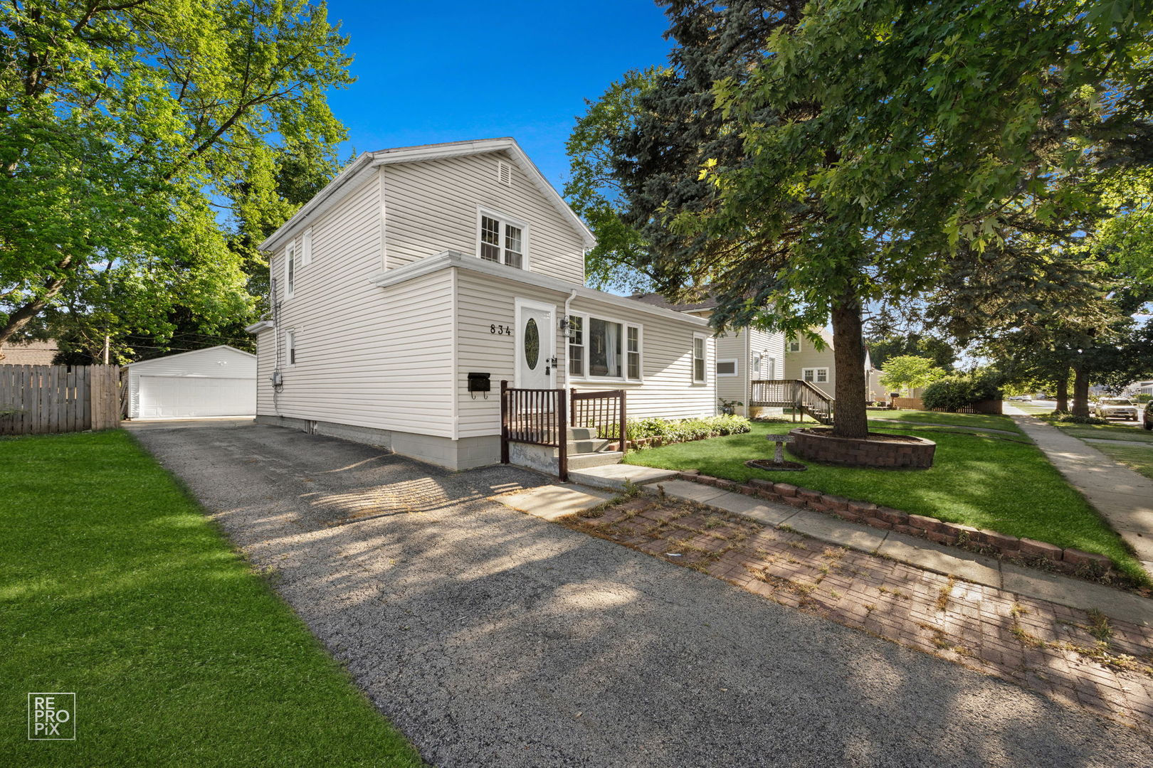 834 Spruce Street Aurora IL 60506