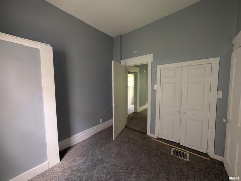2833 8TH Avenue Rock Island IL 61201