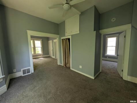 2833 8TH Avenue Rock Island IL 61201