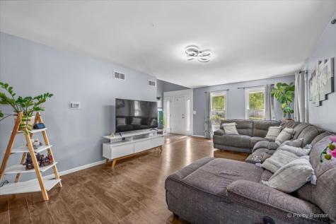 2480 Otter Creek Lane Elgin IL 60124