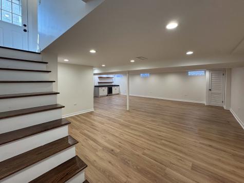 8537 West Sunnyside Avenue Chicago IL 60656