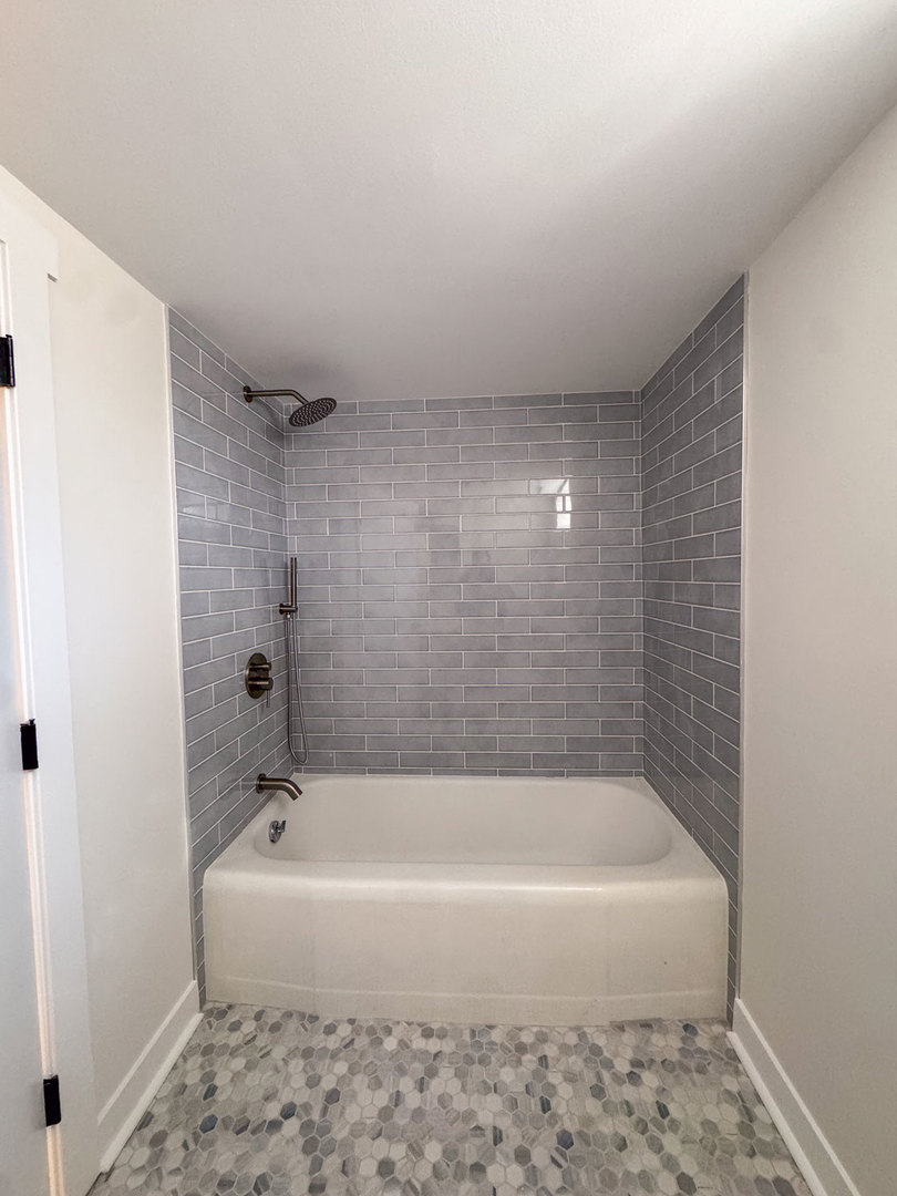 8537 West Sunnyside Avenue Chicago IL 60656