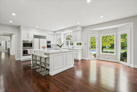 180 South Suffolk Lane Lake Forest IL 60045