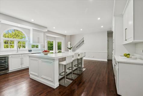 180 South Suffolk Lane Lake Forest IL 60045