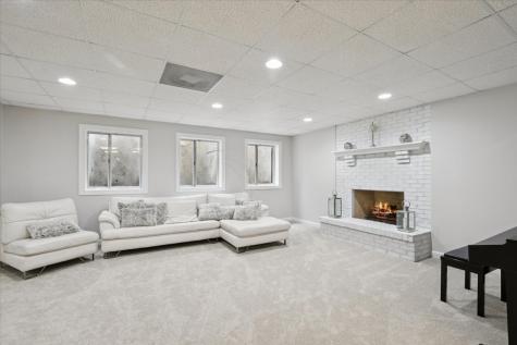 180 South Suffolk Lane Lake Forest IL 60045