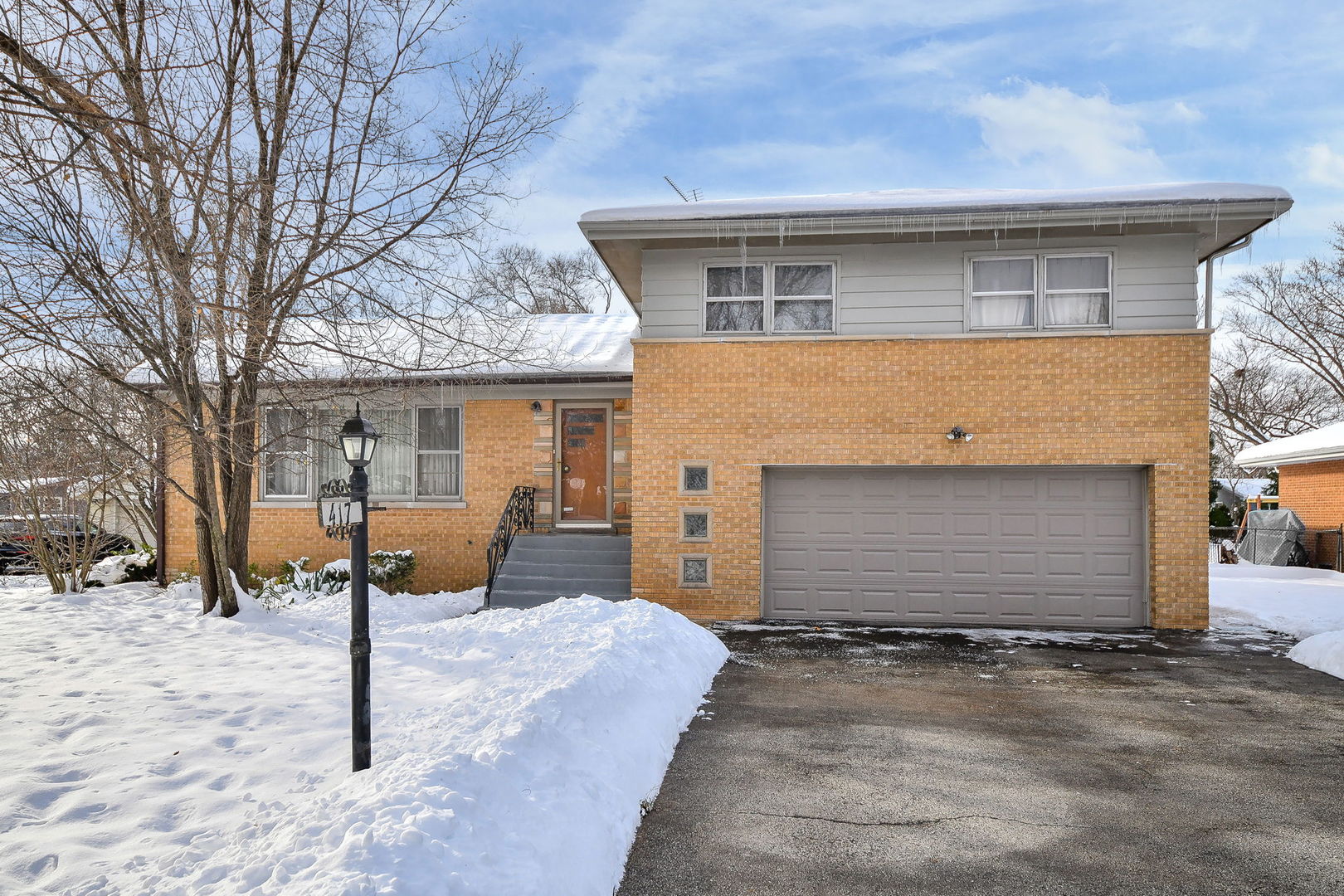 22W417 Tamarack Drive Glen Ellyn IL 60137