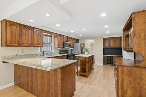946 Walter Avenue Des Plaines IL 60016