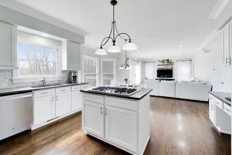 207 Lions Court Lake Zurich IL 60047