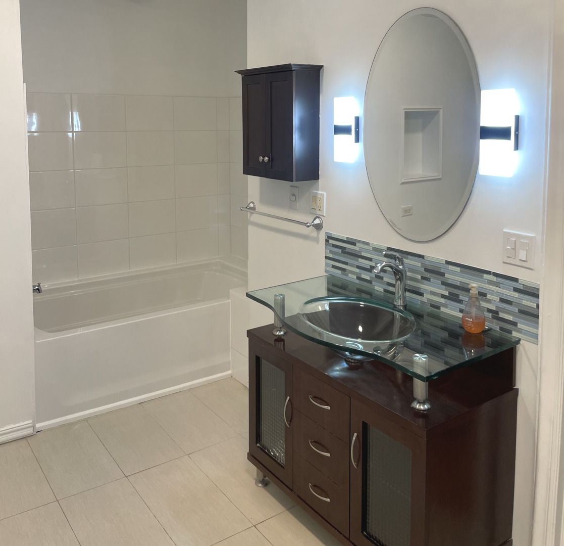 8258 South Rhodes Avenue Chicago IL 60619