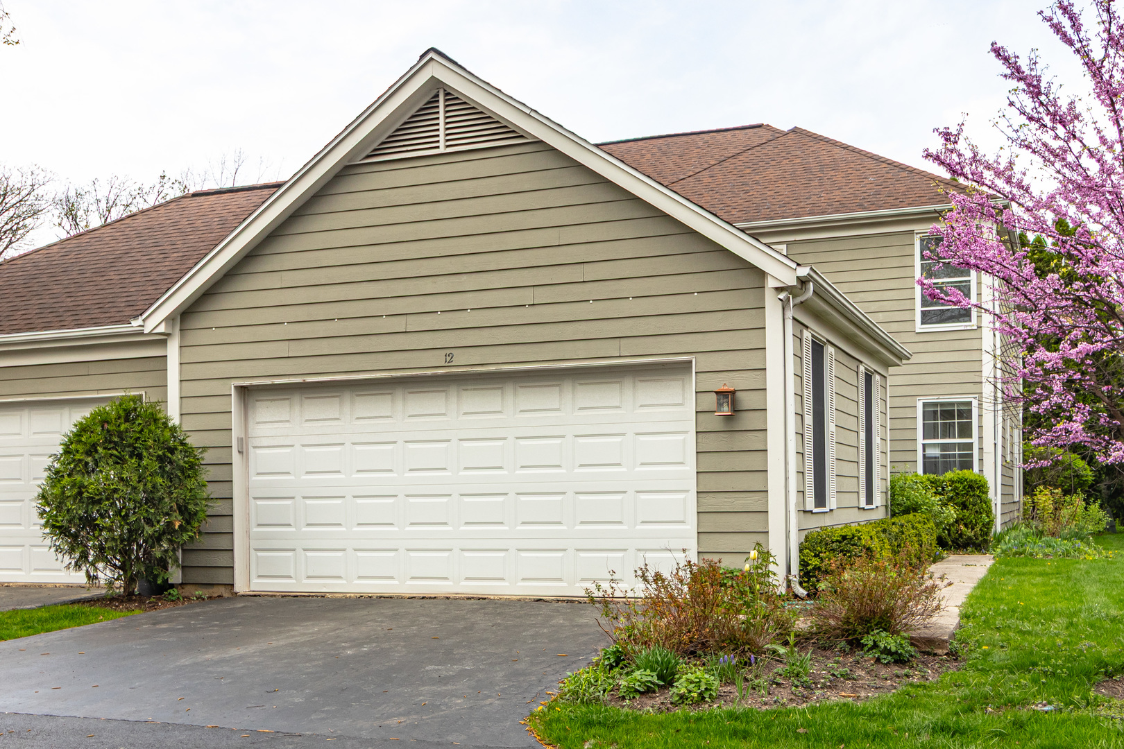 12 Sommerset Lane Lincolnshire IL 60069