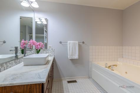 12 Sommerset Lane Lincolnshire IL 60069