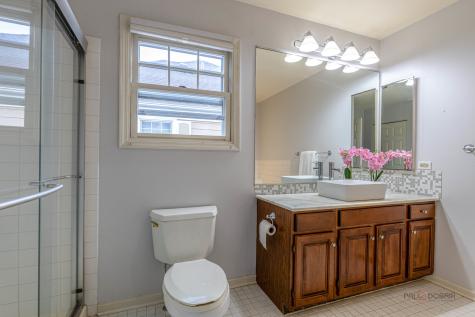 12 Sommerset Lane Lincolnshire IL 60069