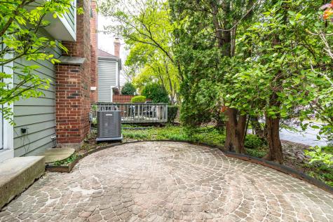 12 Sommerset Lane Lincolnshire IL 60069