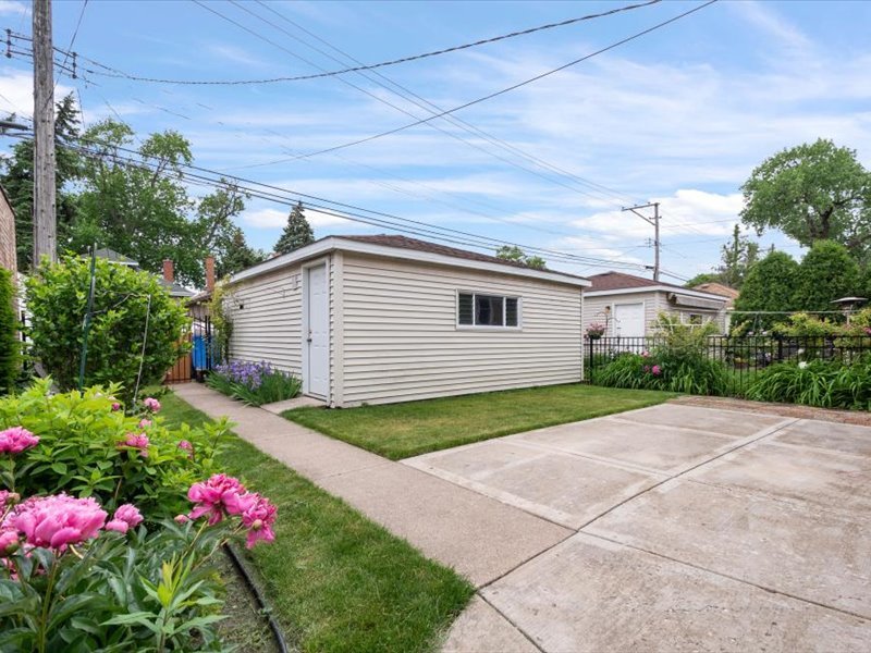 2531 West Morse Avenue Chicago IL 60645