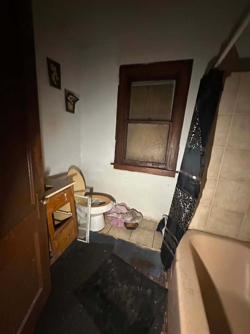 11941 South La Salle Street Chicago IL 60628