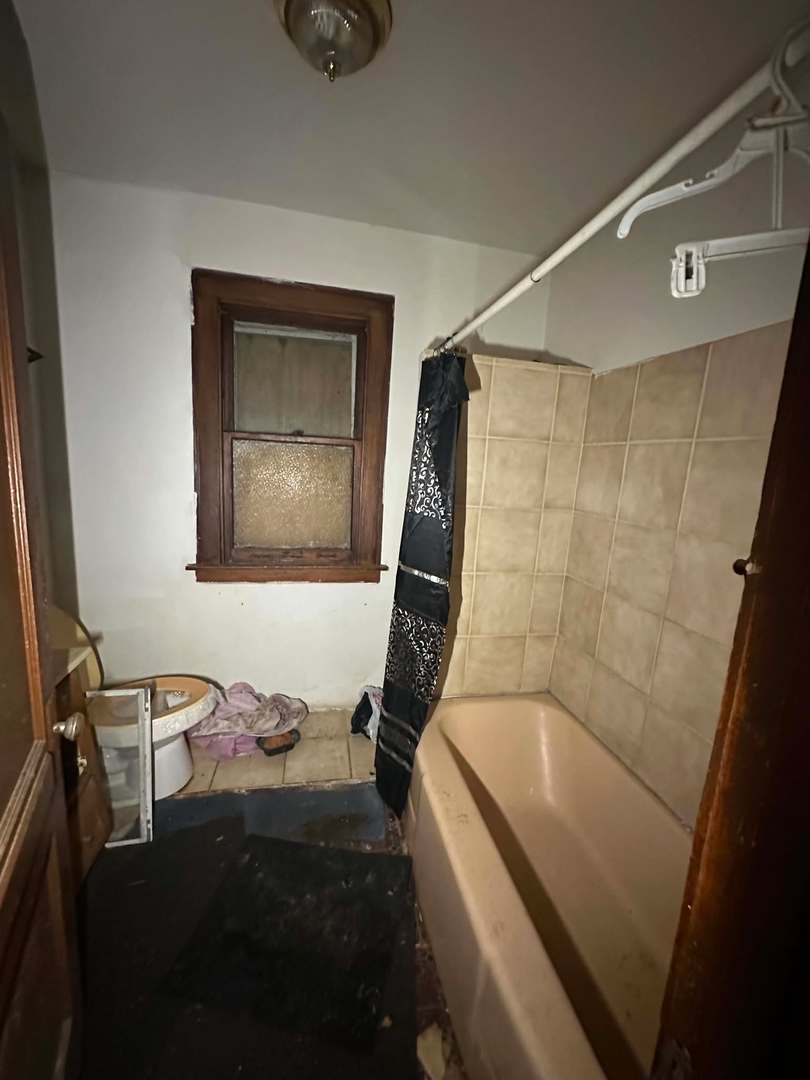11941 South La Salle Street Chicago IL 60628