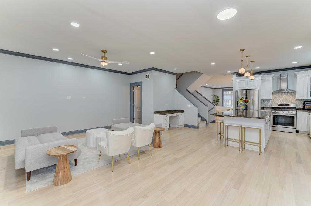 3231 North Octavia Avenue Chicago IL 60634
