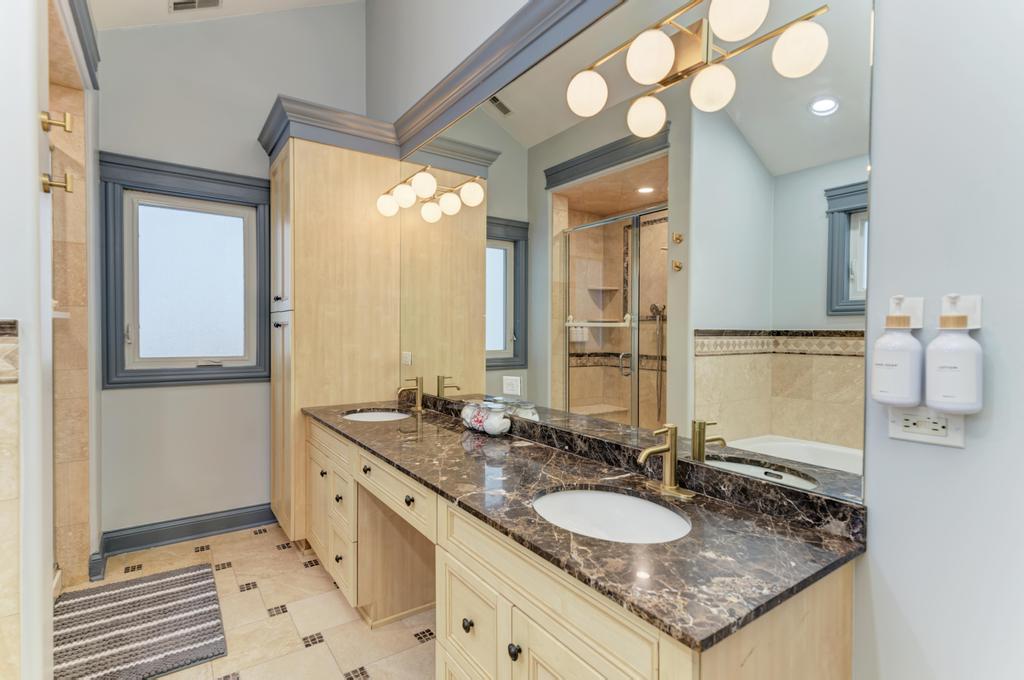 3231 North Octavia Avenue Chicago IL 60634