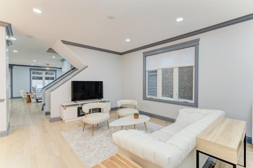 3231 North Octavia Avenue Chicago IL 60634